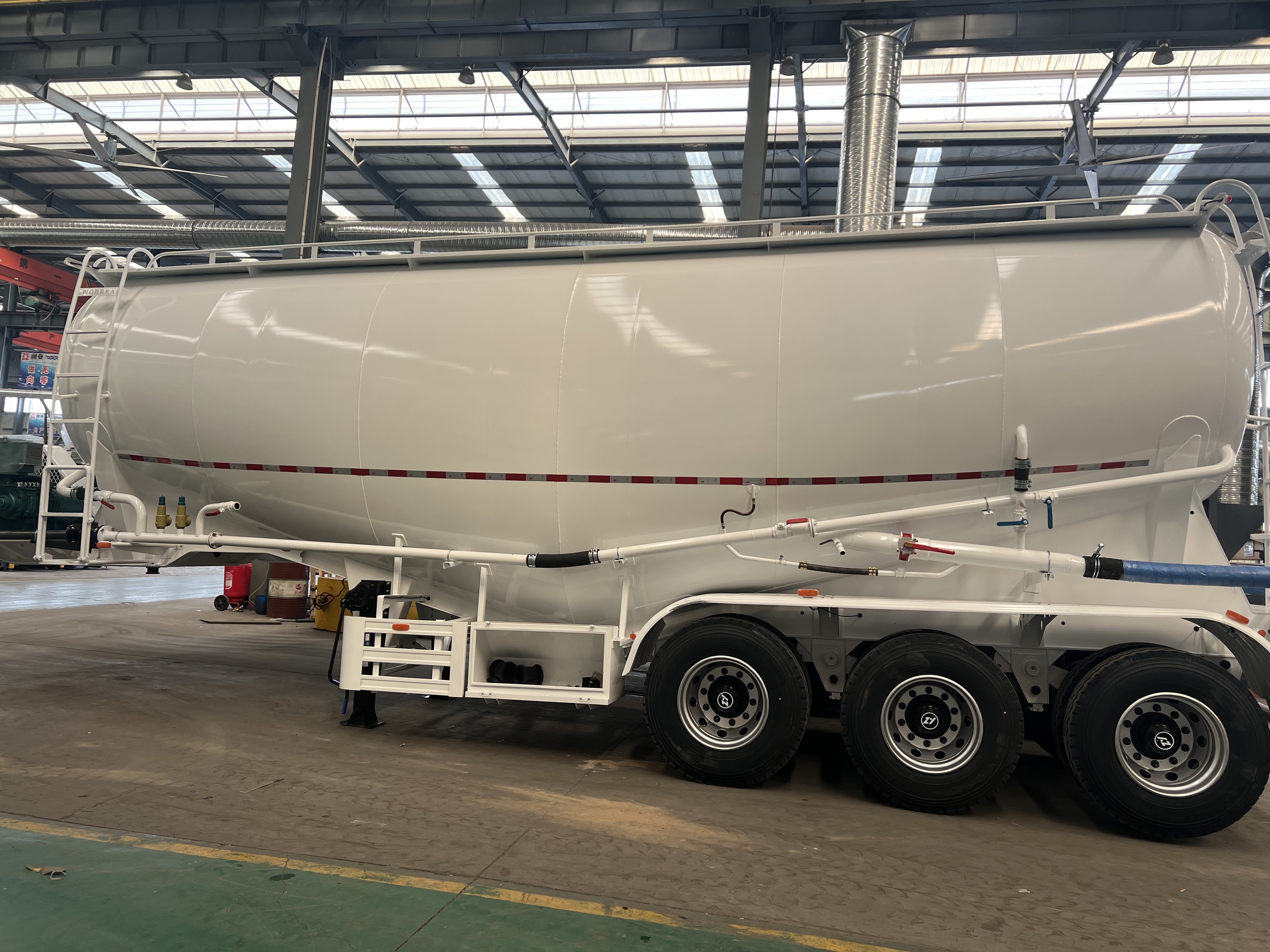 „Derun Cement Tancer“ sunkvežimiai, gabenami į Zambiją, padidindami vietinę transporto infrastruktūrą