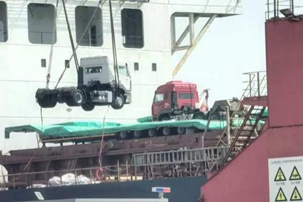 „SinoTruk Howo 4x2“ traktoriaus sunkvežimis išsiuntė į Saudo Arabiją