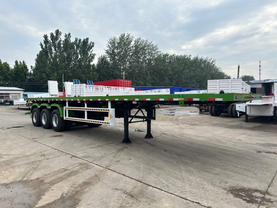 „Derrun“ transporto priemonė sėkmingai pristatė 5 plokščiakalnio puspriekabės į Ganą, kuriuos labai gyrė klientai