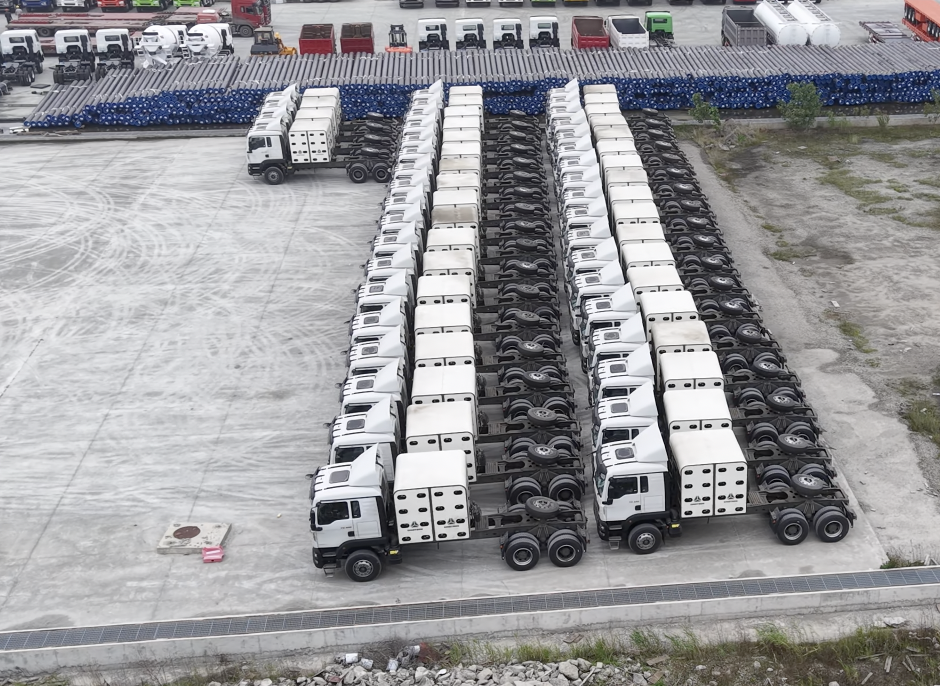 Nuosekli pristatymo paslauga pelno dar didesnį pripažinimą! 40 Sinotruk TX 6x4 CNG vilkikų sėkmingai išsiųsti į Nigeriją.