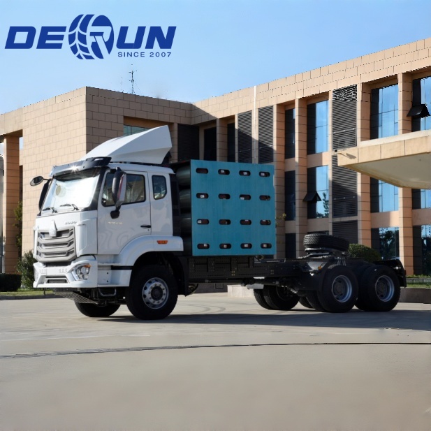 Sinotruk Howo 6x4 CNG NX vilkikas