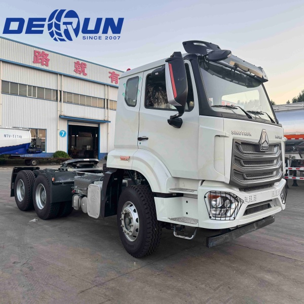„Synottrok Howo NX 6 × 4“ traktoriaus sunkvežimis